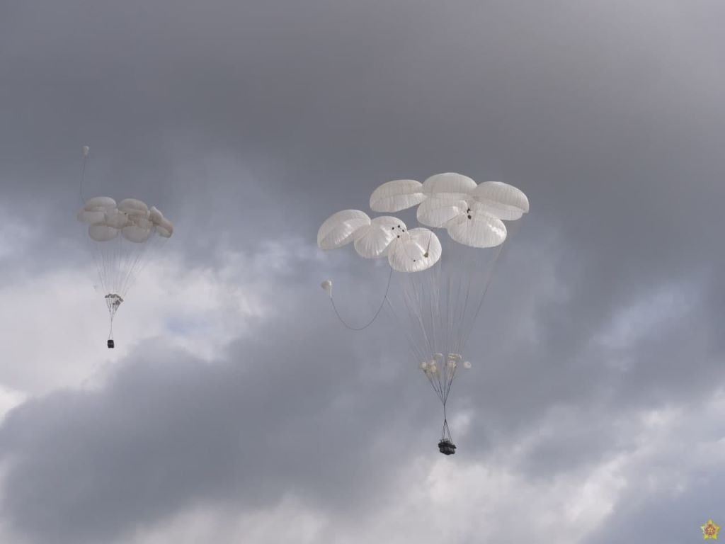 Массовое десантирование на Брестском полигоне.