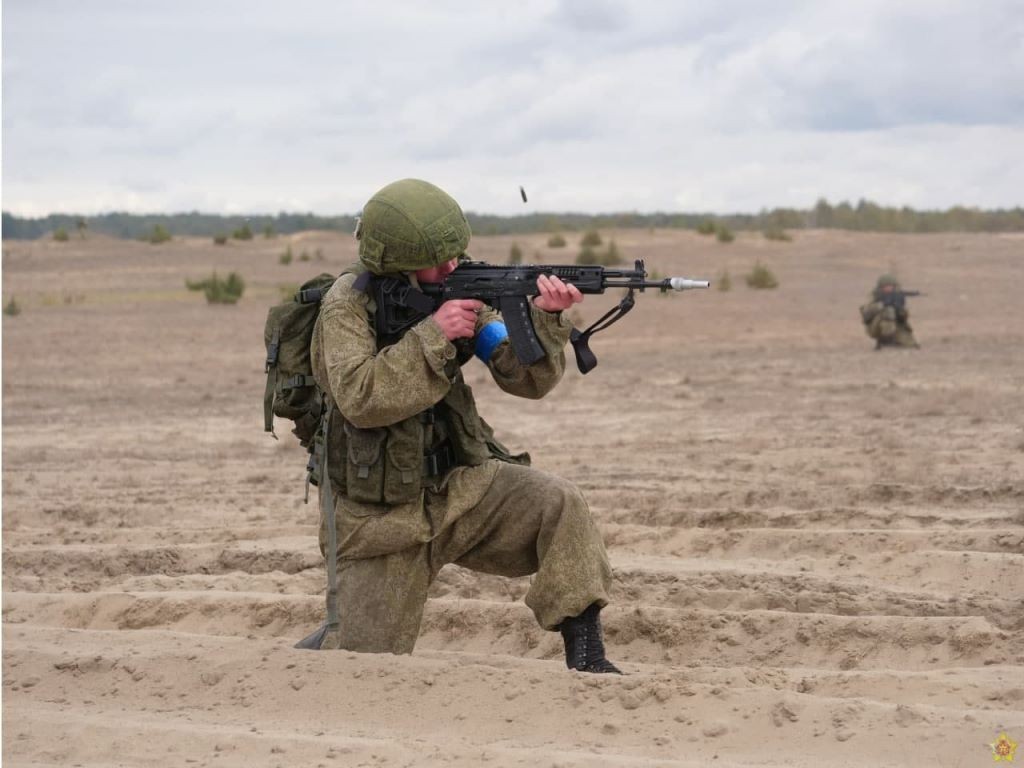 Массовое десантирование на Брестском полигоне.