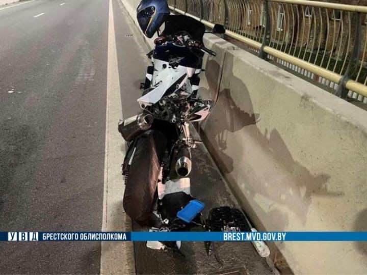 Житель Бреста на SUZUKI не справился с управлением на Западном обходе. Травмирована 17-летняя пассажирка