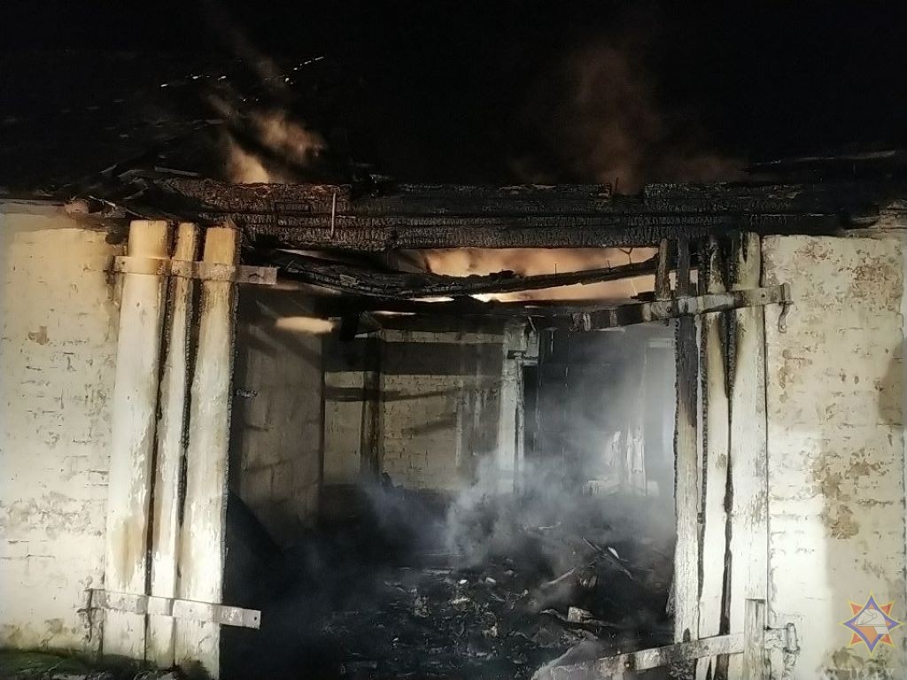 В Ивановском районе горело здание фермы