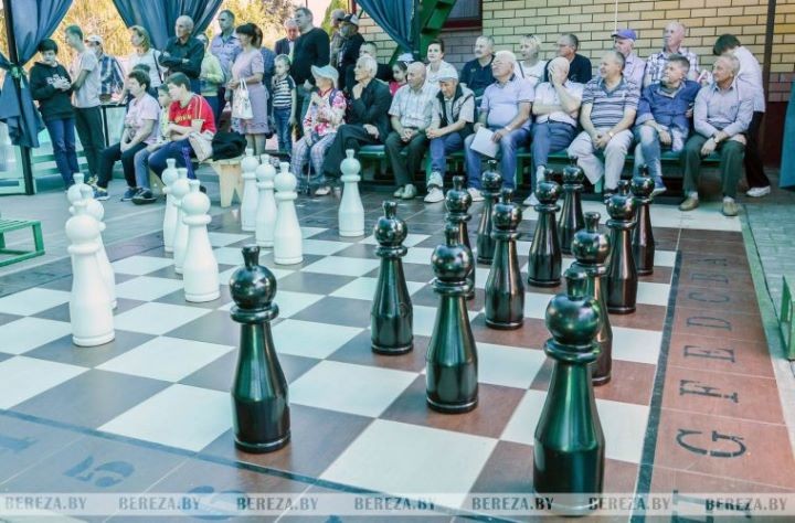 Десятый чемпионат по напольным шашкам прошел в Березе