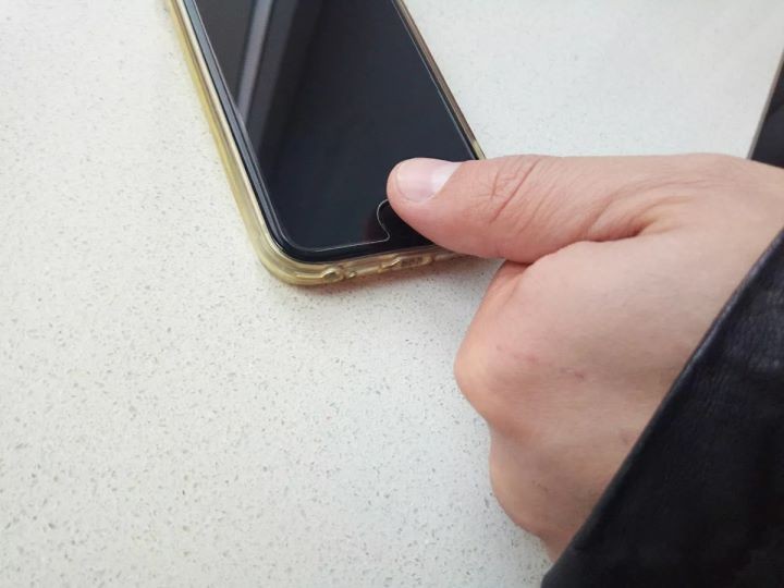 Интернет-мошенники попросили белоруса подольше не выключать смартфон. Вот чем это закончилось