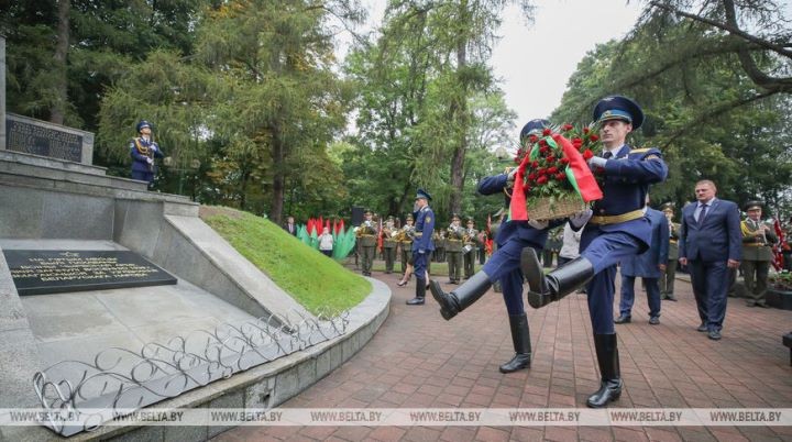 Мемориальную доску павшим за воссоединение Беларуси открыли в Бресте