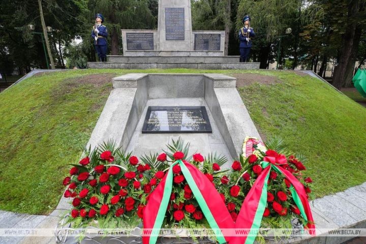 Мемориальную доску павшим за воссоединение Беларуси открыли в Бресте