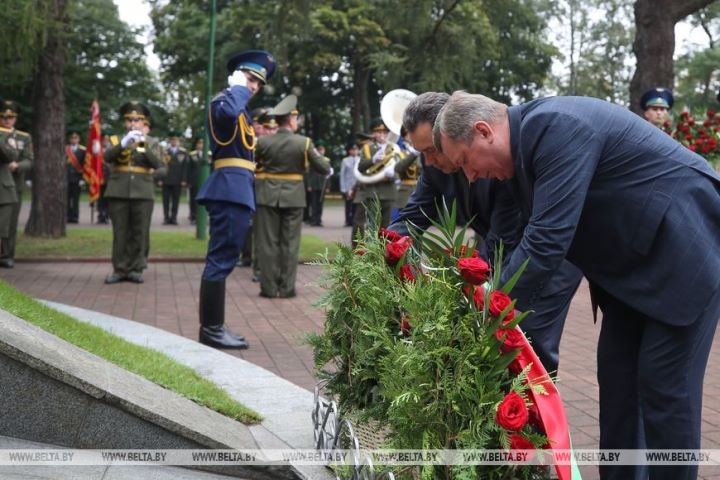 Мемориальную доску павшим за воссоединение Беларуси открыли в Бресте
