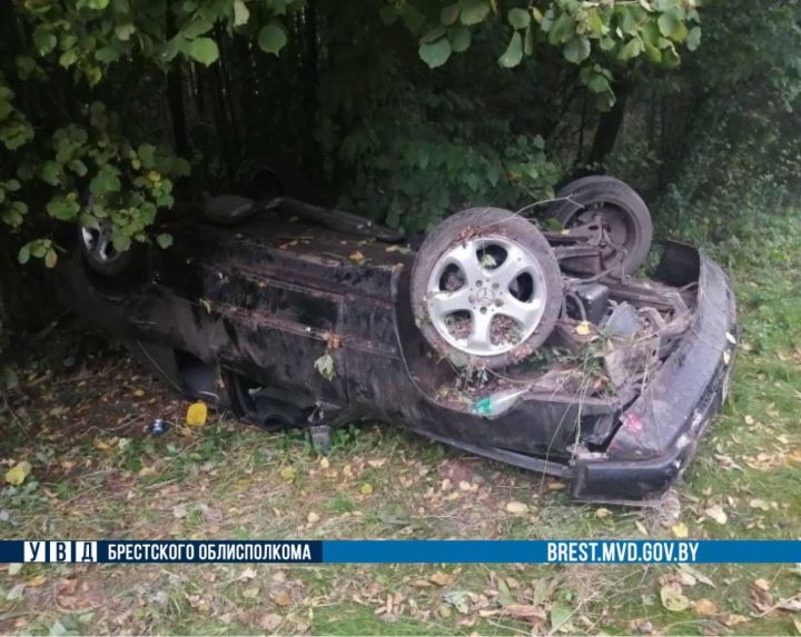 В Дрогичинском районе перевернулся Mercedes. Подробности ДТП