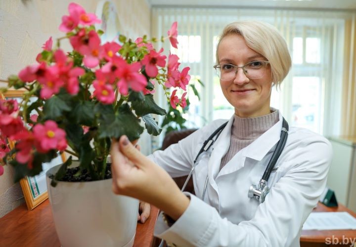 «Мне всегда хотелось помогать людям, делать добро». Оксана Сивенкова о работе в Кобринской центральной районной больнице