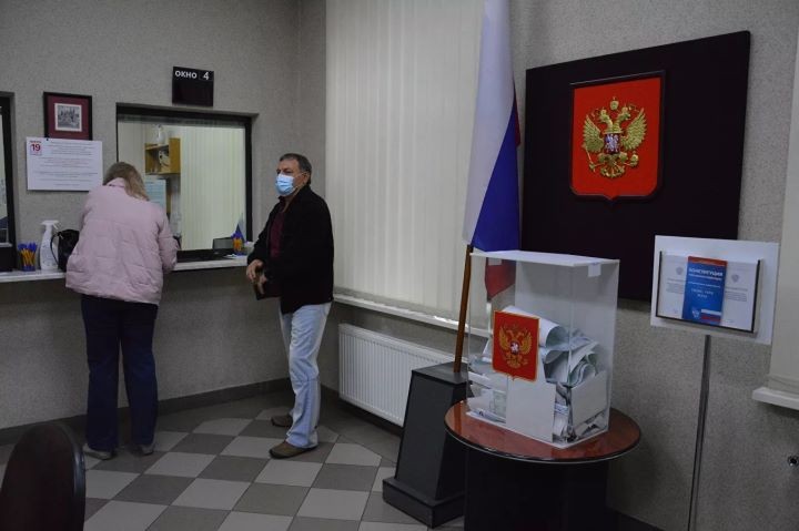 Более сотни избирателей в день: как голосуют на выборах в Госдуму в Бресте