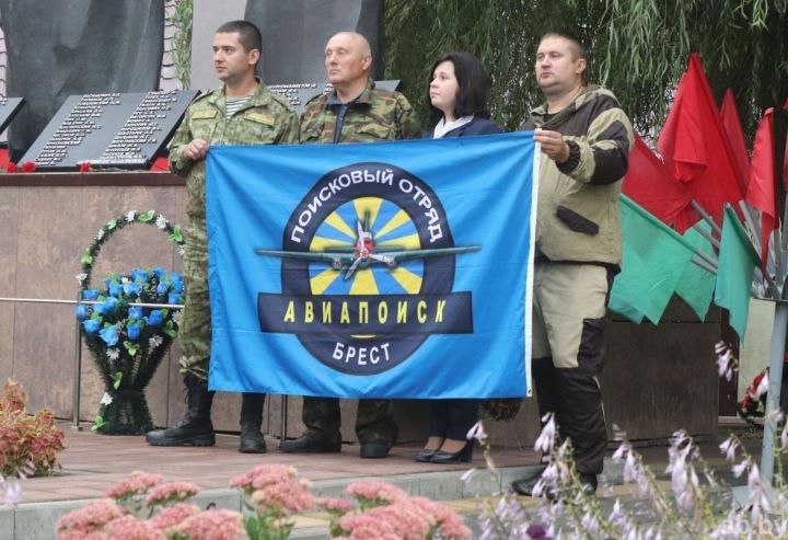 В Ганцевичах прошла церемония захоронения останков летчиков, погибших в ВОВ на территории района