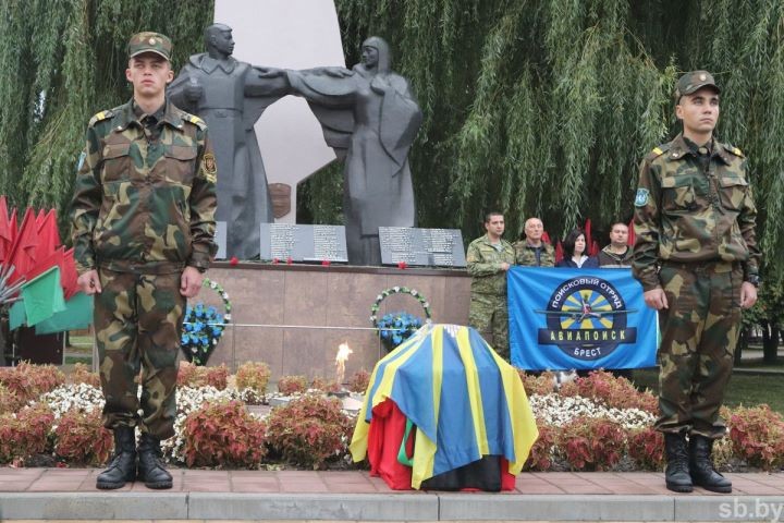 В Ганцевичах прошла церемония захоронения останков летчиков, погибших в ВОВ на территории района