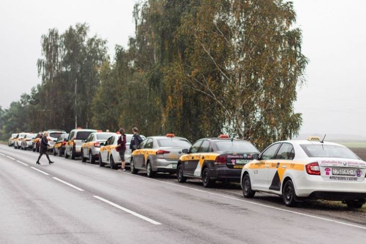 Таксисты и волонтеры из Кобрина на «Крыльях Ангела» примчались в приют аг. Оса и подарили детям чудо