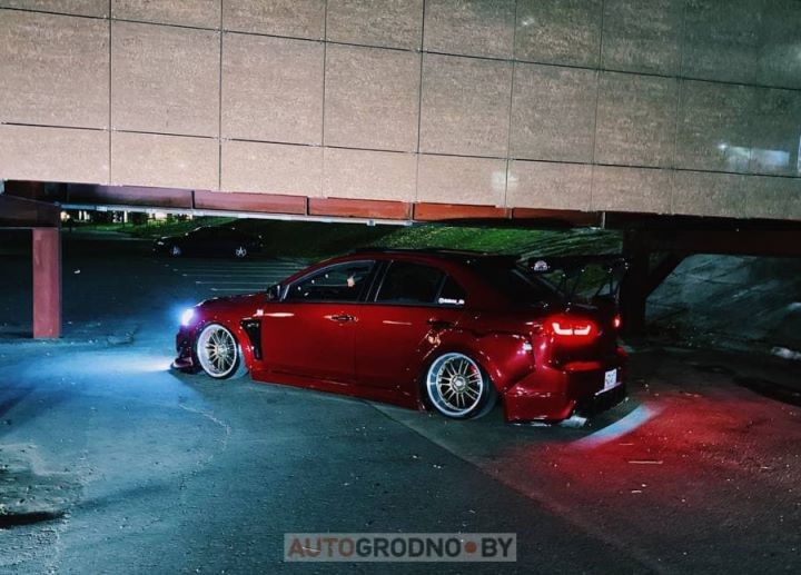 Белорус два года потратил на тюнинг Mitsubishi Lancer: результат на фото