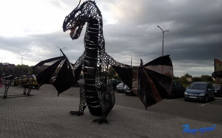 Огромный дракон поселился в Барановичах