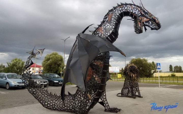 Огромный дракон поселился в Барановичах