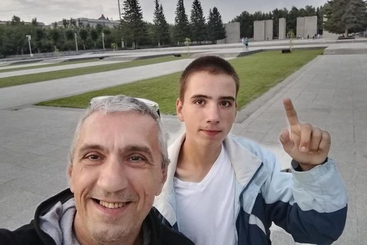 «С незнакомого номера пришло «Доброе утро!» — и я почувствовал, что это сын»: житель Кобрина полгода искал 17-летнего Лешу и нашел в Новосибирске