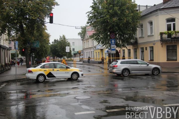 В Бресте улица Пушкинская перекрыта для замены подземных коммуникаций