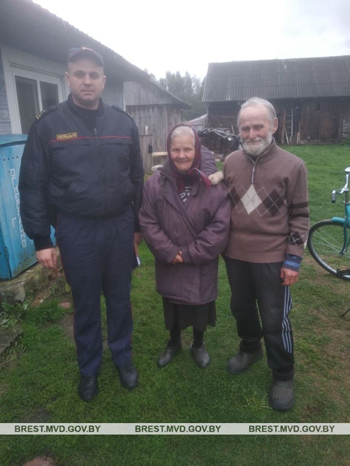 В Брестской области сотрудники милиции нашли заблудившуюся в лесу бабушку