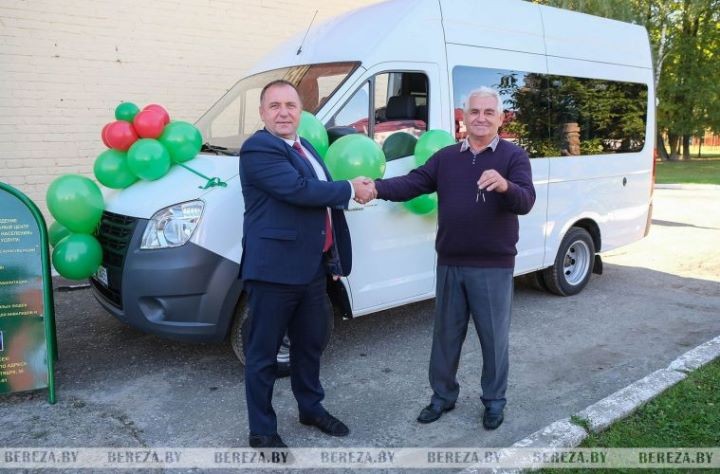 Березовскому ТЦСОН подарили микроавтобус