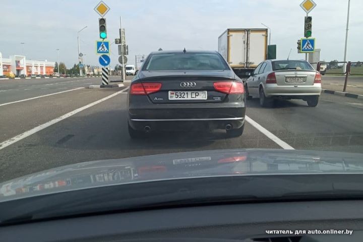 Как вам такой номер у Audi? Особенно хорошо замаскировалась буква Е