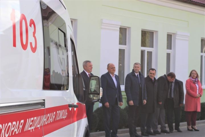 Новый автомобиль «скорой помощи» подарил Высоковской городской больнице ООО «Агропродукт»