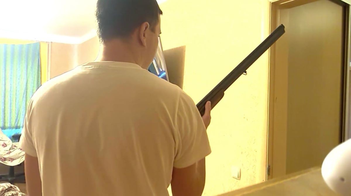 В минской квартире произошла перестрелка. Погиб сотрудник КГБ и стрелявший в него