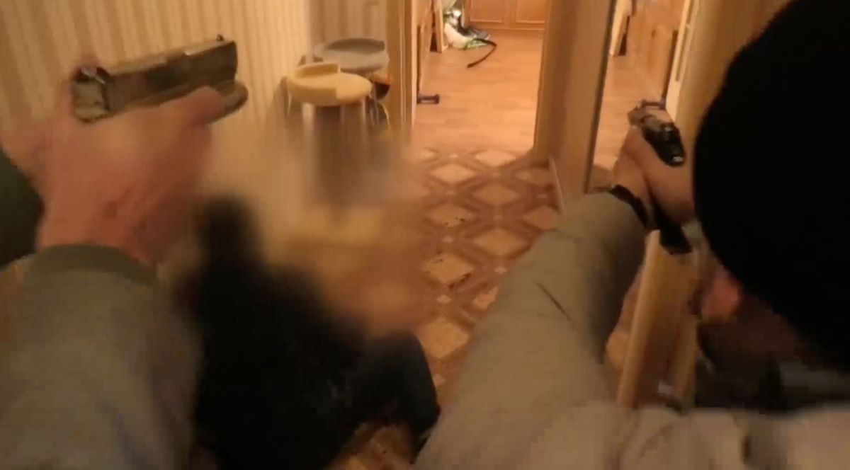 В минской квартире произошла перестрелка. Погиб сотрудник КГБ и стрелявший в него