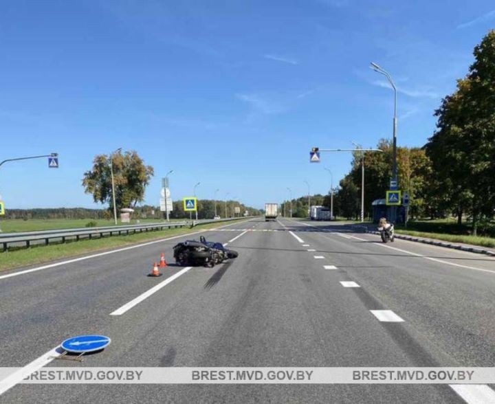 В Жабинковском районе автомобиль «догнал» мотоцикл