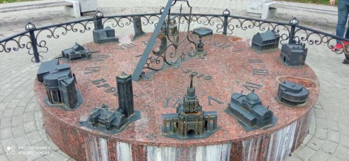 Солнечные часы на Набережной в Бресте