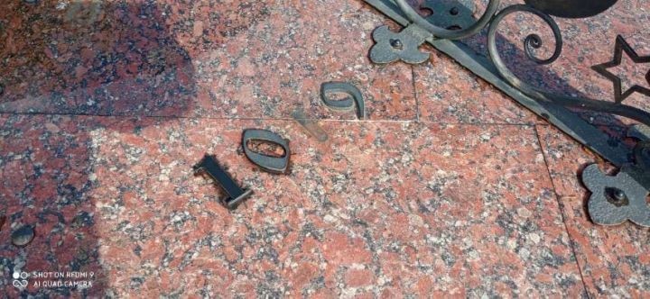 Солнечные часы на Набережной в Бресте