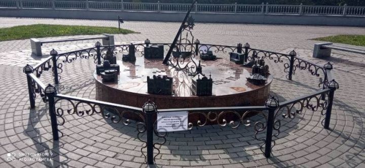 Солнечные часы на Набережной в Бресте