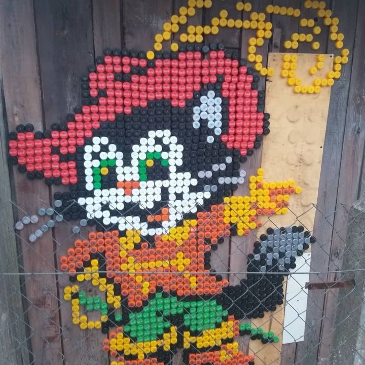 На Чебурашку ушло два года! Герои мультиков из крышечек «поселились» в Брестском районе