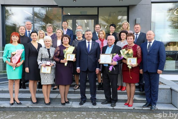 Лучшим педагогам Брестчины вручили высокие награды накануне профессионального праздника