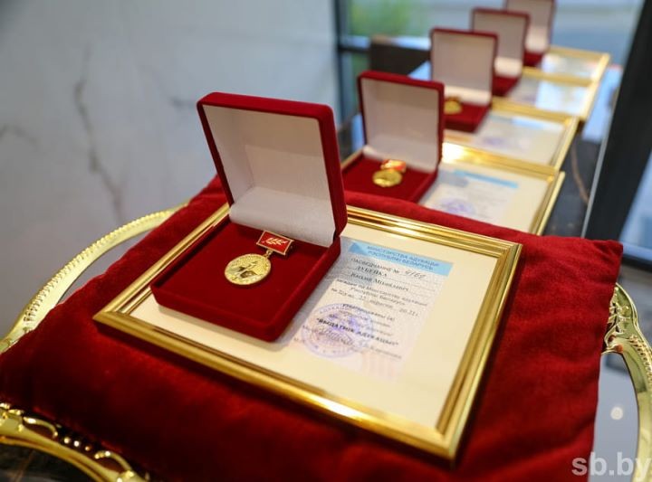 Лучшим педагогам Брестчины вручили высокие награды накануне профессионального праздника