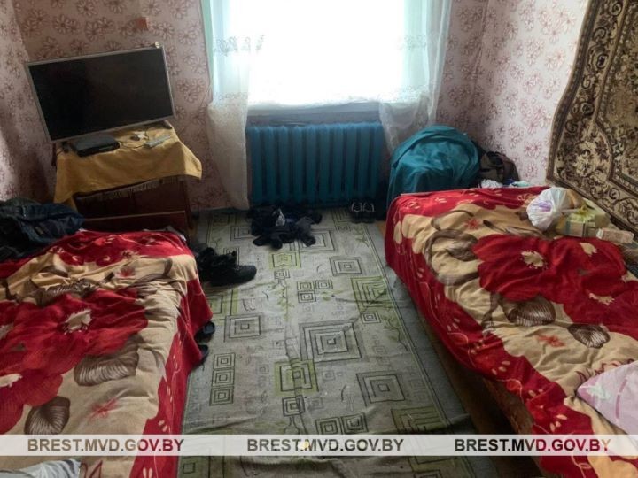 Житель Барановичей пришел к бабушке, чтобы вернуть зарядное устройство, и забрал часть пенсии