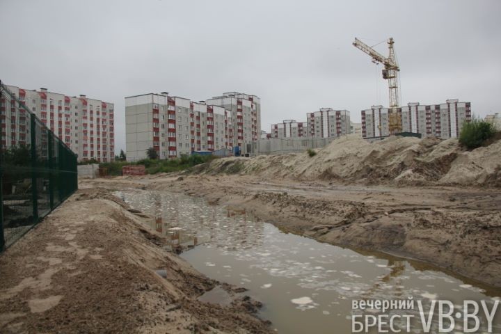 Жители улицы Пугачевской после обильных дождей становятся заложниками своих подворий