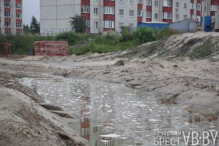 Жители улицы Пугачевской после обильных дождей становятся заложниками своих подворий