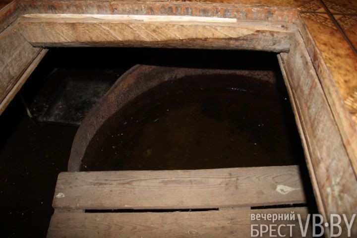 Жители улицы Пугачевской после обильных дождей становятся заложниками своих подворий