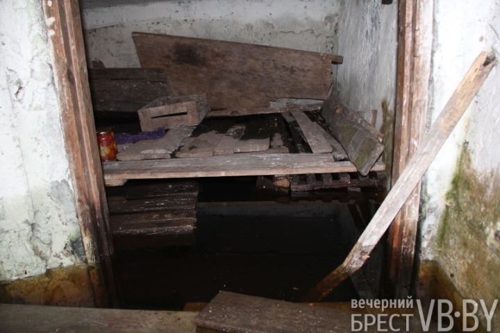 Жители улицы Пугачевской после обильных дождей становятся заложниками своих подворий