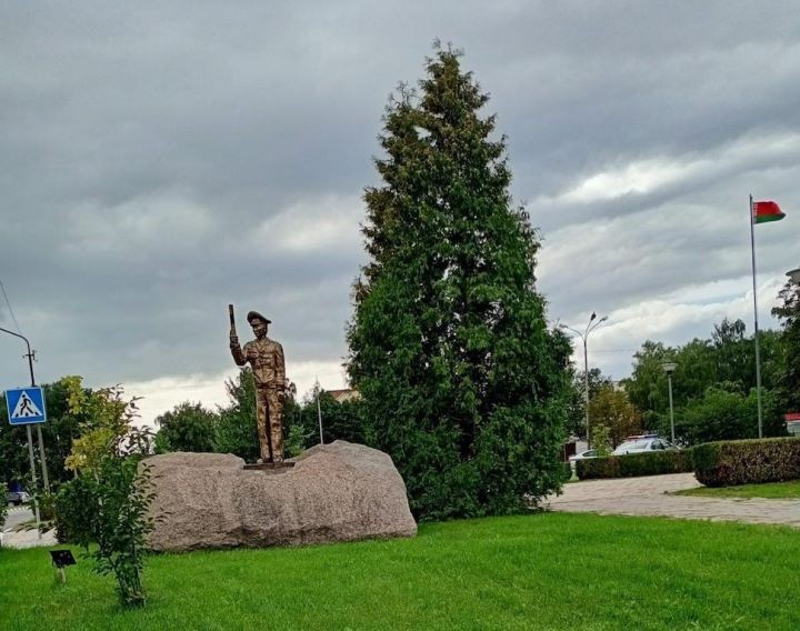 В Бресте поставили памятник сотруднику ГАИ
