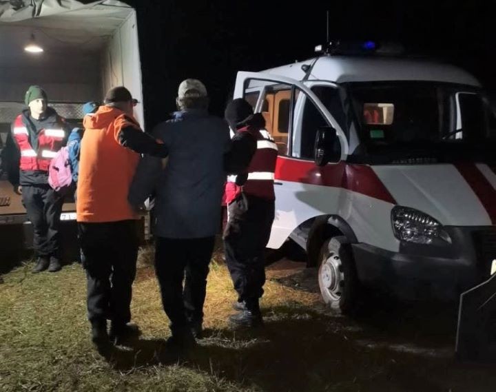 Всю ночь в лесу в Ивановском районе искали мужчину