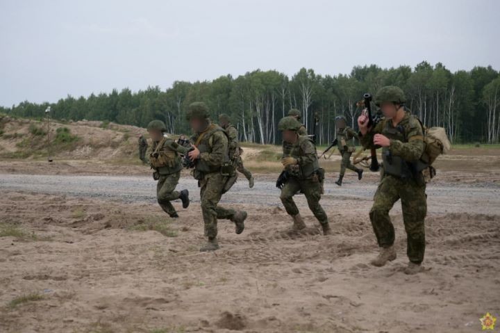 На полигоне под Брестом разведчики выполнили задачи многоэтапного упражнения «Штурм здания»