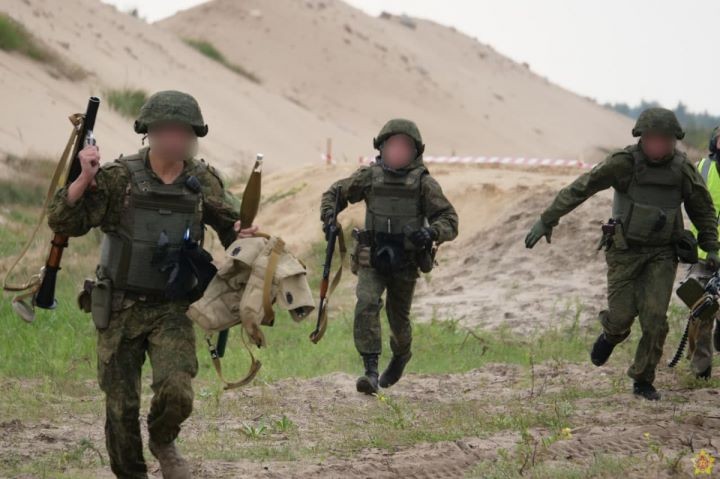 На полигоне под Брестом разведчики выполнили задачи многоэтапного упражнения «Штурм здания»