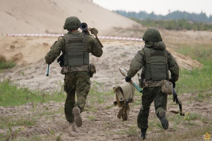 На полигоне под Брестом разведчики выполнили задачи многоэтапного упражнения «Штурм здания»