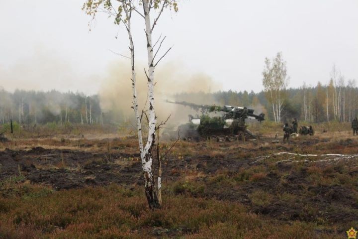 Брестские артиллеристы провели контрольное занятие с боевой стрельбой пушечной самоходно-артиллерийской батареи