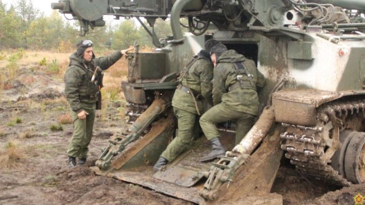 Брестские артиллеристы провели контрольное занятие с боевой стрельбой пушечной самоходно-артиллерийской батареи