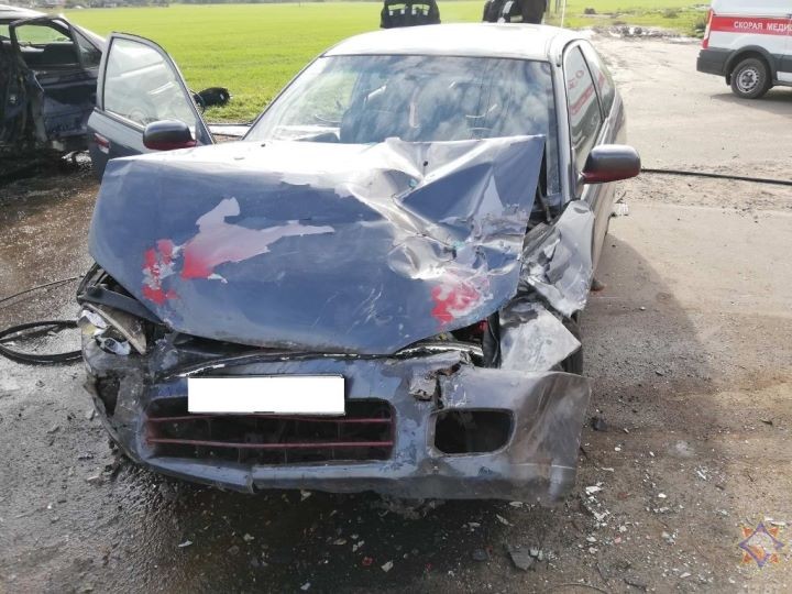 В Березовском районе работники МЧС деблокировали водителя легковушки