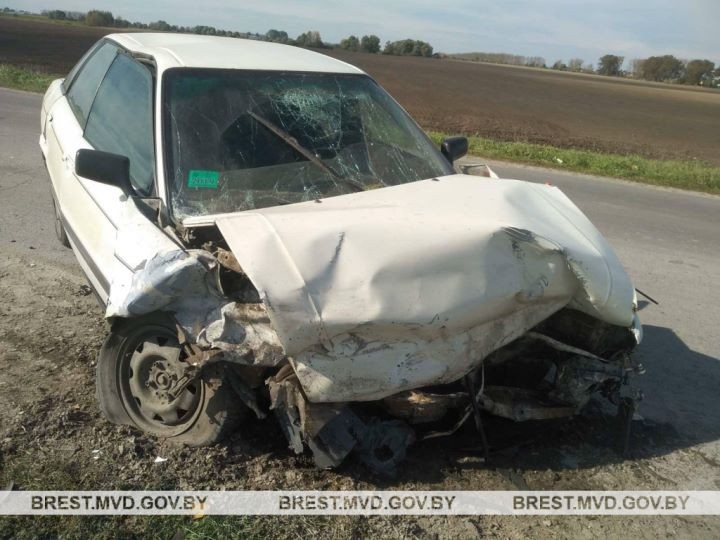Неудачный поворот привел к травмированию пассажира. В Брестской области сильно столкнулись автомобили