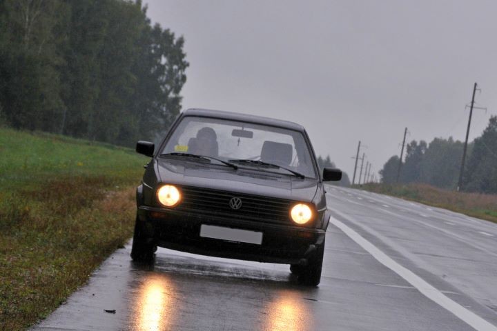 Водители будут обязаны ездить с ближним светом фар днем. В каких числах?