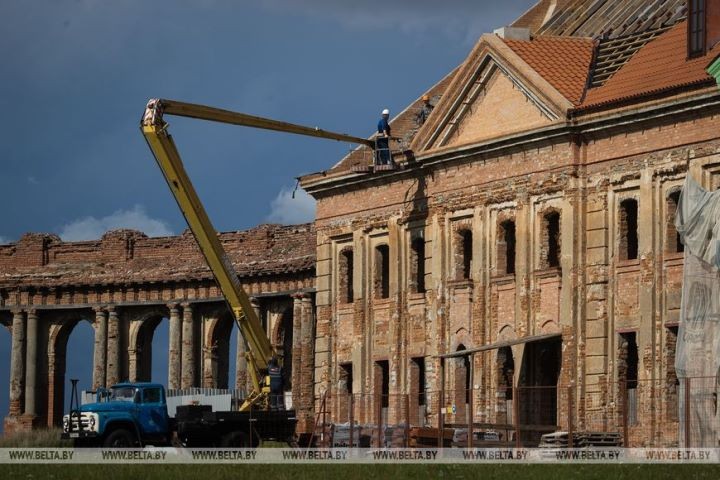 Ружанский дворцовый комплекс - одна из крупнейших магнатских резиденций XVII-XVIII веков в Беларуси