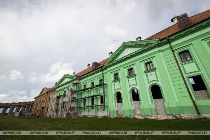 Ружанский дворцовый комплекс - одна из крупнейших магнатских резиденций XVII-XVIII веков в Беларуси